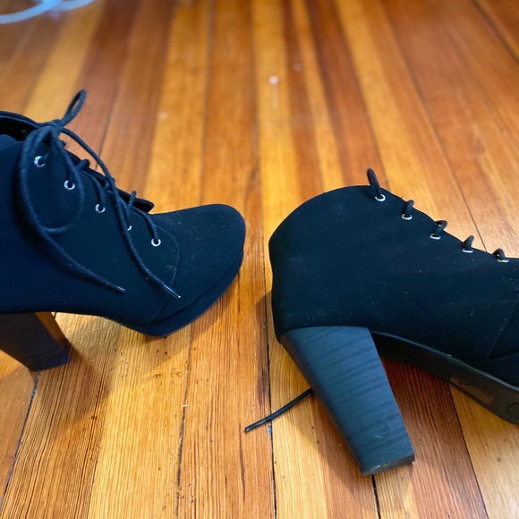 Beautiful faux suede black platform booties. Sz8.5 - Picture 2 of 5